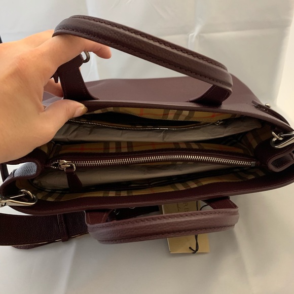 NEW Burberry Medium Banner Tote in Mahogany Red - Picture 3 of 8